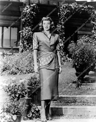 crp-14458 1949 news photo stunning Evelyn Keyes in new fashion Shantung Suit crp-14458