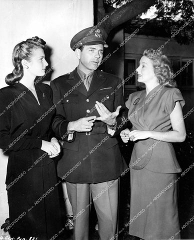 crp-14583 1945 Evelyn Keyes has party at home w Carole Mathews Life Mag photographer Bon Landry crp-14583