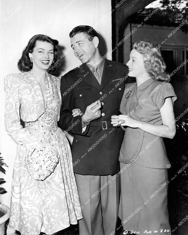 crp-14585 1945 Evelyn Keyes has party at home w Dusty Anderson Life Mag photographer Bon Landry crp-14585