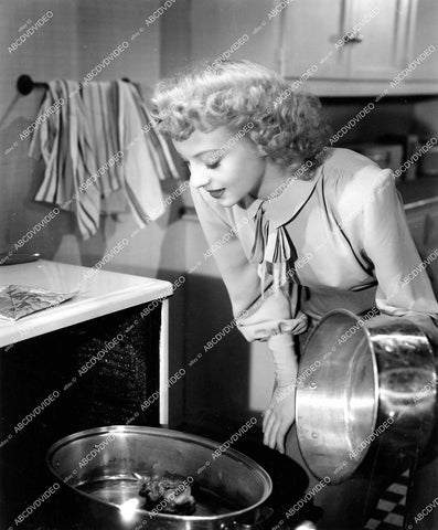 crp-14609 1941 Evelyn Keyes cooking up something in a skillet film Ladies in Retirement crp-14609