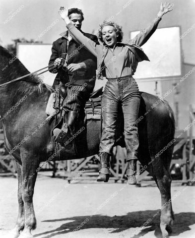 crp-14612 1943 Glenn Ford watches quick horse dismount by Evelyn Keyes film The Desperadoes crp-14612