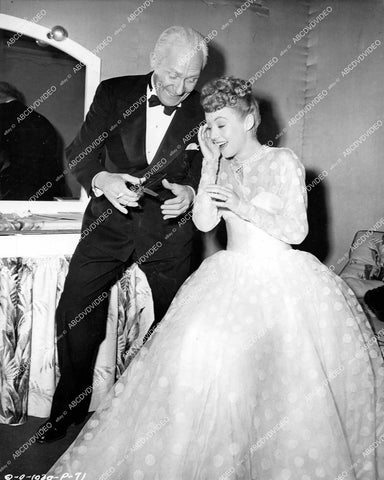 crp-14619 1946 candid William Demarest & Evelyn Keyes clowning around on set film The Jolson Story crp-14619