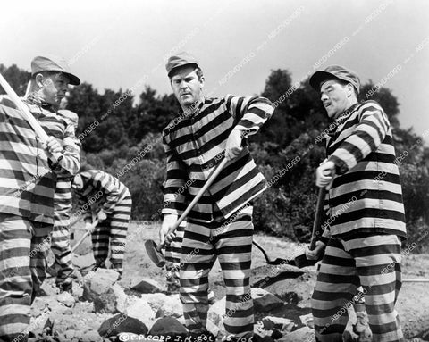 crp-14733 1939 Guinn Big Boy Williams, Jack Holt working on chain gang film Fugitive at Large crp-14733