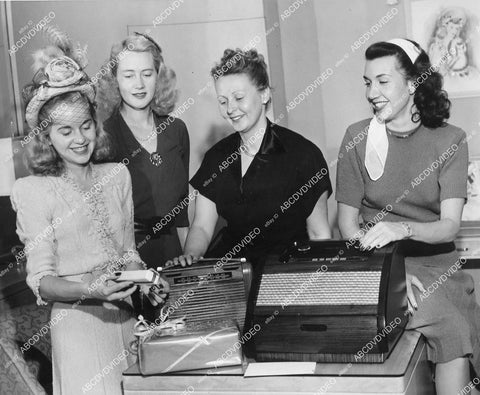 crp-01483 1950's Philco radios for gifts Merle Mayer, Mrs William A Anderson, Mrs Burl Ives, Rita Rayburn crp-01483