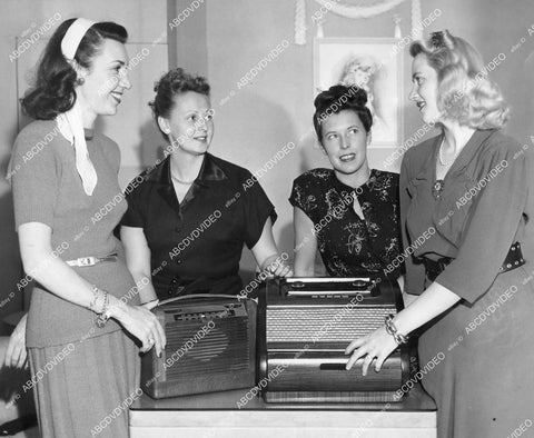 crp-01484 1950's Philco radios for gifts Merle Mayer, Mrs William A Anderson, Mrs Burl Ives, Rita Rayburn crp-01484
