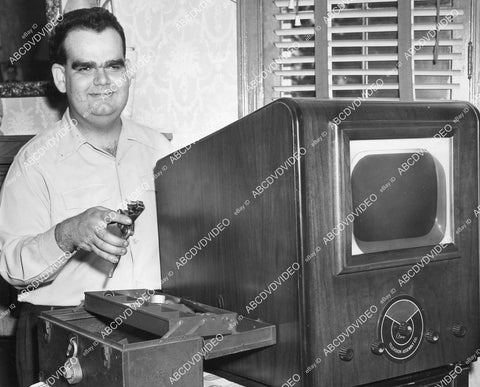 crp-01487 1952 Washington DC blind man Irvin Hershowitz builds own Television Set he is telephone repair man crp-01487