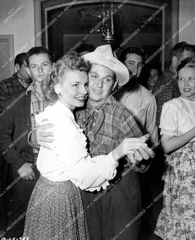 crp-15086 1946 Janet Blair and husband Lou Busch attend Ross Hunter party crp-15086