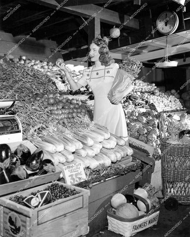 crp-15103 1943 Janet Blair at historic Los Angeles Farmers' Market crp-15103