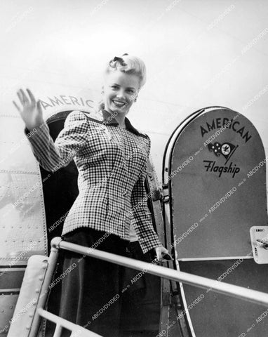 crp-15111 1944 lovely Janet Blair on American Airlines Flagship crp-15111
