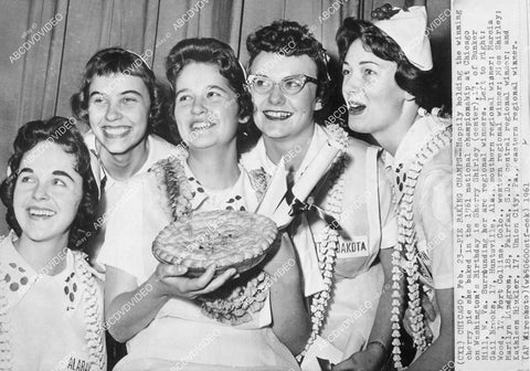 crp-01511 1961 Cherry Pie Baking Champs Sherry Shirley, Gail Brooks, Marcia Wood, Marilyn Lindgren, Kathleen Hinkler crp-01511