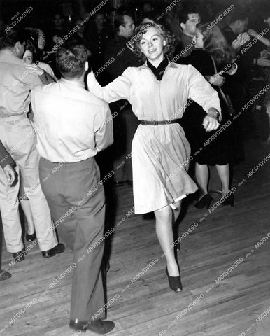 crp-15130 1944 Leslie Brooks dances the Jitterbug w soldiers at historic Los Angeles Hollywood Canteen Club crp-15130