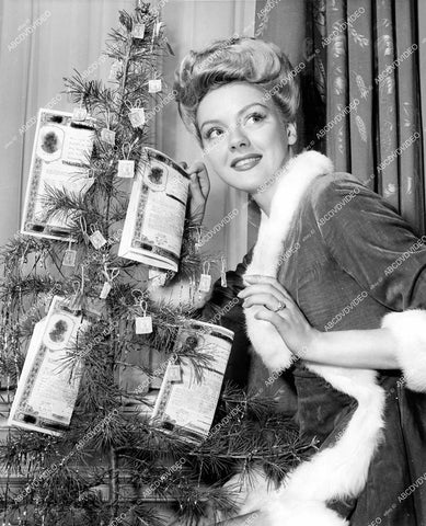 crp-15133 1944 Leslie Brooks decorates Christmas w WWII savings bonds crp-15133