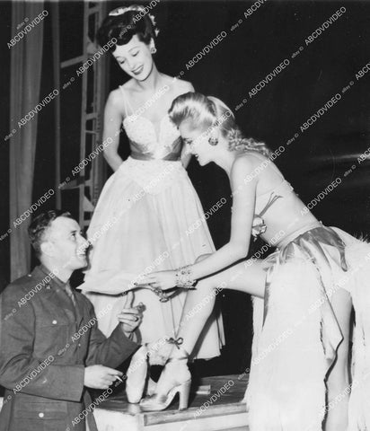 crp-15162 1943 WWII morale booster Pvt Samuel Pizzitola lands date Jackie Jordan, Irene Vernon for Artists and Models Date Bureau crp-15162