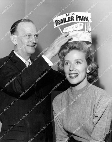 crp-15169 1950 actress Joyce Holden wins grand title of Miss Trailer Park w fancy crown by Roy C Galyean crp-15169