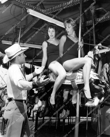 crp-15206 1940's cuties Anna Robinson & Susan Moberly on wrong horse for Pirate Queen beauty contest crp-15206