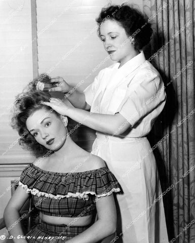 crp-15235 1949 Gloria Henry w Columbia Pics hair stylist Helen Hunt gets works film Rusty Saves a Life crp-15235