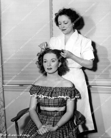 crp-15236 1949 Gloria Henry w Columbia Pics hair stylist Helen Hunt gets works film Rusty Saves a Life crp-15236