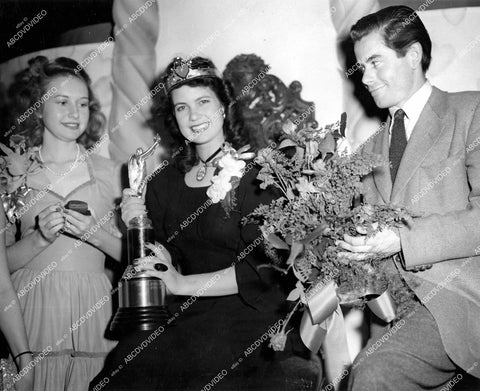 crp-15368 1944 pretty Pauline Teston crowned Queen of Sweethearts by Glenn Ford for Douglas Aircraft Co crp-15368