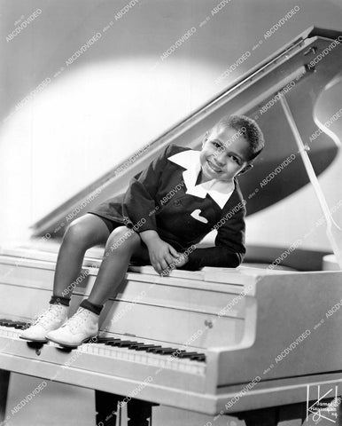crp-15400 1945 music young black kid Sugar Chile Robinson jazz pianist portrait on piano crp-15400