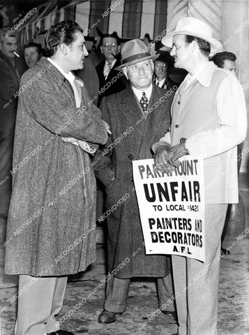 crp-15579 1945 Arturo de Cordova, Charles Legnier, Mel Melvyn picket Paramount Studios crp-15579