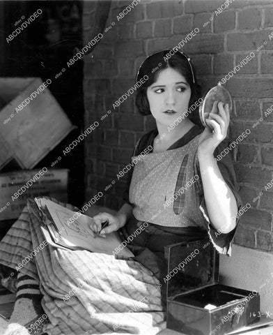 crp-15635 1922 Helen Ferguson does self portrait between scenes silent film Hungry Hearts crp-15635