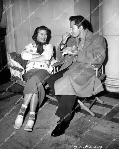 crp-15662 1949 candid Joanne Dru, John Derek on set film All the King's Men crp-15662