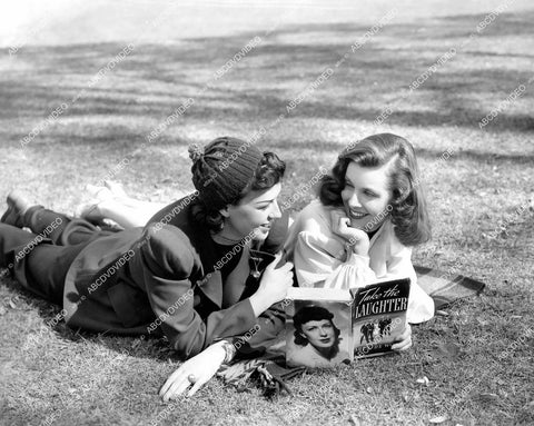 crp-15683 1942 Frances Dee w author Karen DeWolf making film Meet the Stewarts crp-15683