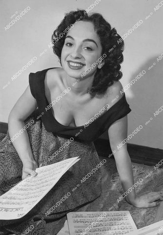 crp-01568 1951 It's Agreed April Stevens is Sexy singer gives interview after her zipper popped in Reno crp-01568