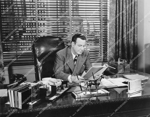 crp-15711 1943 Alan Dinehart at his desk film The Heat's On crp-15711
