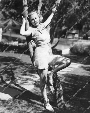 crp-15748 1939 lovely Gloria Dickson in her backyard crp-15748