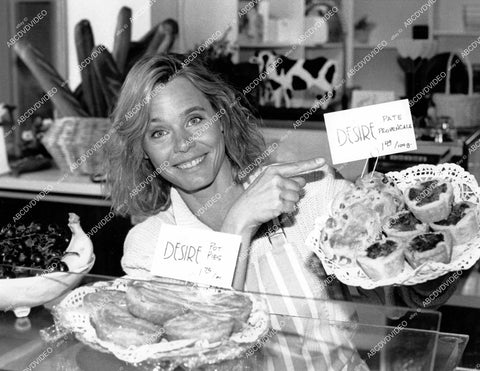 crp-15775 1990's Susan Dey at the bakery crp-15775