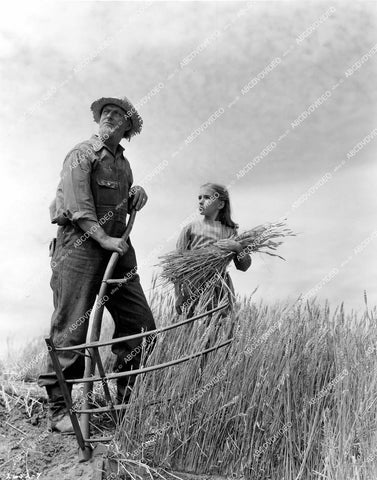 crp-16056 1939 Donald Douglas MGM short subject film Mark Carleton aka Forgotten Victory (Russia's Kubanke wheat) crp-16056