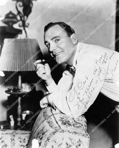 crp-16398 circa 1937 Pat O'Brien portrait at home w genuine autograph crp-16398