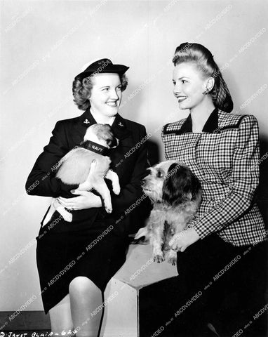 crp-16498 1945 Janet Blair & Pat Searles induct dogs into WWII WAVE program crp-16498