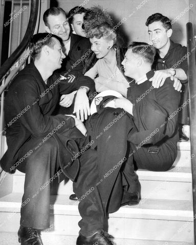 crp-16510 1943 Janet Blair w servicemen at Washington D.C. Naval Medical Center crp-16510