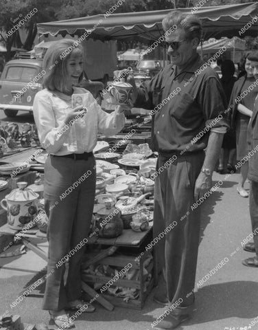 crp-01657 1963 candid Liliane Brousse does some shopping on location Hammer film Maniac crp-01657