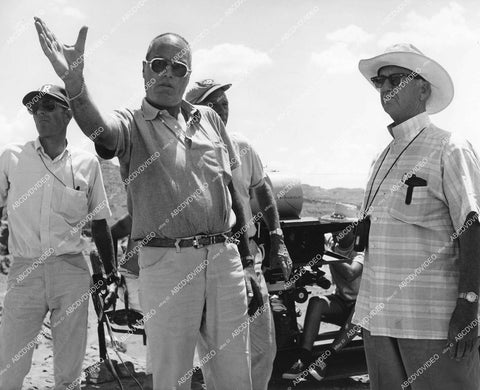 crp-17250 circa 1964 director John Sturges w crew and cinematographer unknown film crp-17250