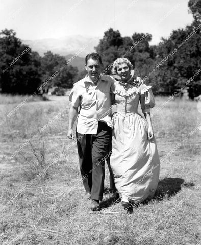 crp-17275 1941 producer Robert Sparks & wife Penny Singleton in the outdoors crp-17275