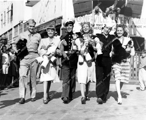 crp-17825 1941 Joan Blondell, Janet Blair, Binnie Barnes at amusement park film Three Girls About Town crp-17825