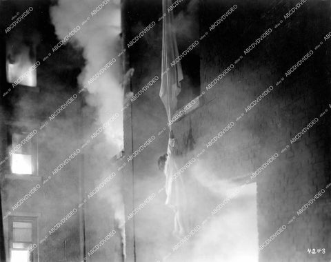 crp-17934 1925 child star Jackie Coogan fleeing the burning orphanage silent film The Rag Man crp-17934