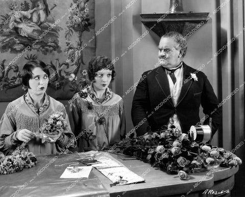 crp-17943 1928 Madge Bellamy, Lionel Belmore, Anita Garvin silent film The Play Girl crp-17943