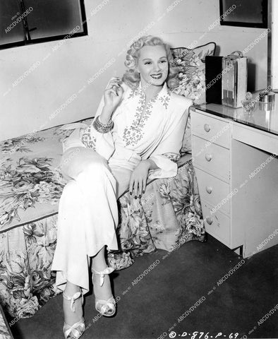 crp-18073 1947 Adele Jergens in her portable dressing room film The Corpse Came C.O.D. crp-18073
