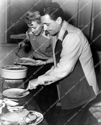 crp-18388 circa 1942 Penny Singleton & husband Robert Sparks at home cooking up a feast crp-18388