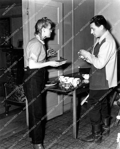 crp-18392 circa 1942 Penny Singleton & husband Robert Sparks at home w lots of coffee crp-18392