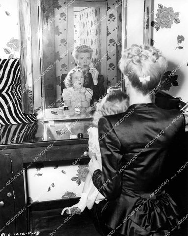 crp-18415 1945 Penny Singleton w child star Marjorie Ann Mutchie at makeup table film Leave it to Blondie crp-18415