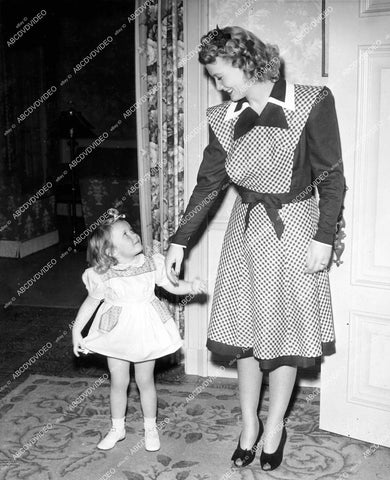 crp-18416 1945 Penny Singleton w child star Marjorie Ann Mutchie at makeup table film Leave it to Blondie crp-18416