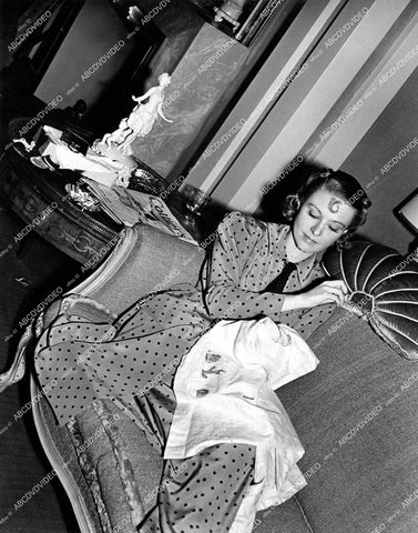crp-18444 1938 candid Florence Rice does embroidery behind the scenes film Sweethearts crp-18444