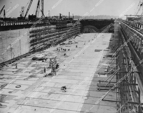 crp-01853 1941 WWII news photo World's Biggest Dry Dock Philadelphia, Pa Uncle Sam launches battleships crp-01853