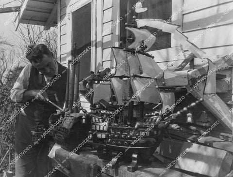 crp-01864 1940's some guy w his model ships that he has built crp-01864