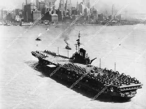 crp-1869 1946 news photo aircraft carrier USS Midway against the New York Skyline crp-1869